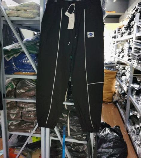 全新  ，工装裤，转手原因 断码 剩黑色M...