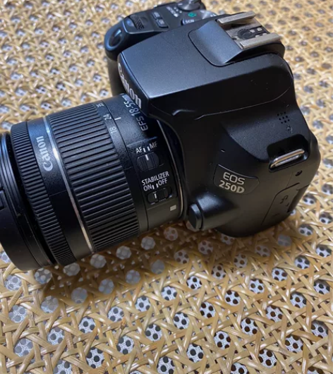 佳能250D，200D二代，含有变焦镜头1...