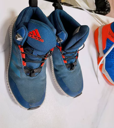 阿迪,没怎么穿过,有点积灰,小了,便宜出 ...