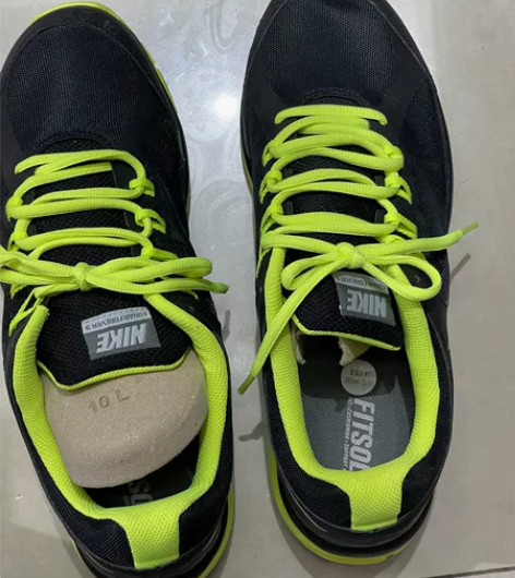 Nike 荧光绿运动鞋 自己买的一直压箱底...