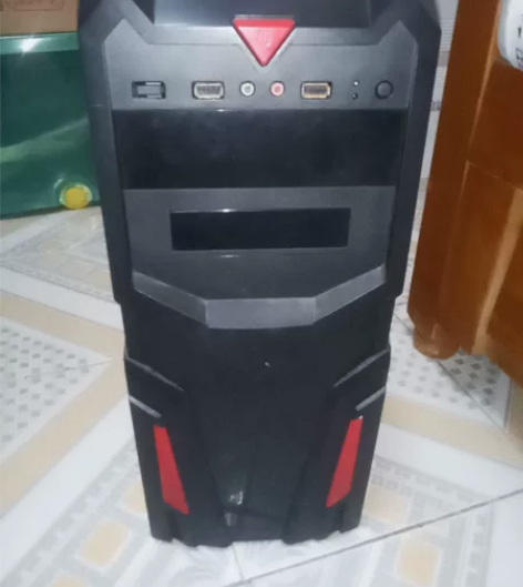 一个叙利亚成色的机箱，没挡板了 感兴趣的话...