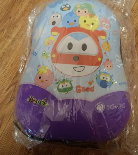 双肩小书包，是哪种硬壳的，大小和滑板车差不...