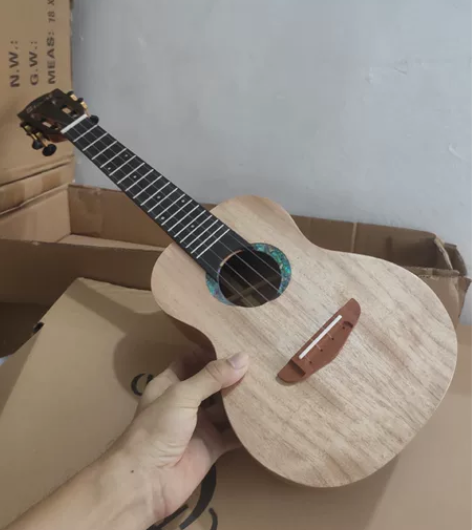 低价甩卖全新正品23寸单板尤克里里古典头单...