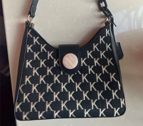 全新女士挎包 感兴趣的话点“我想要”和我私...