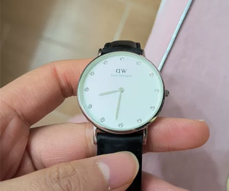 DW手表，正品，别人送的，有几年了，皮质表...