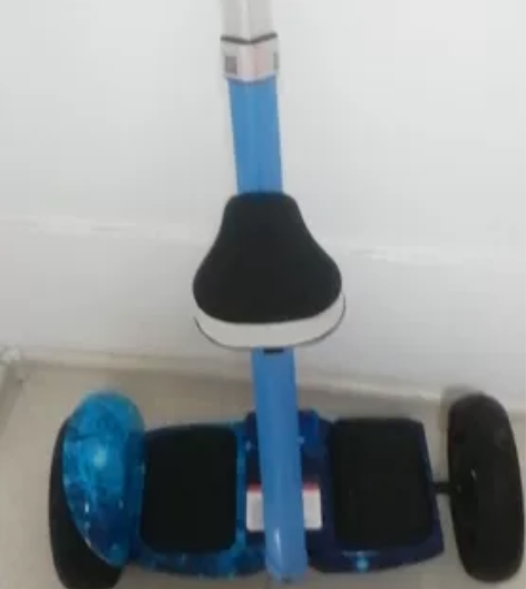 森旅电动自平衡车，带音乐，座椅，十寸炫光轮...