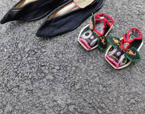 晚清民国女式鞋和猪头娃娃鞋两双！品相如图！...