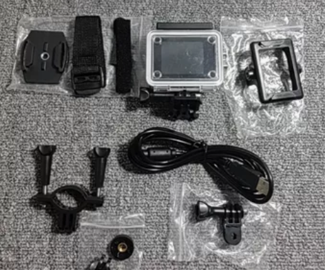 运动相机 全新未使用的 有两套 配件齐全 ...