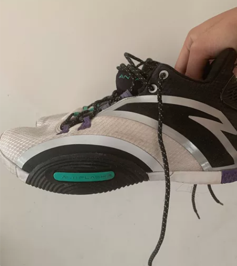 安踏天体 43码没穿几次 就打了几次外场有...