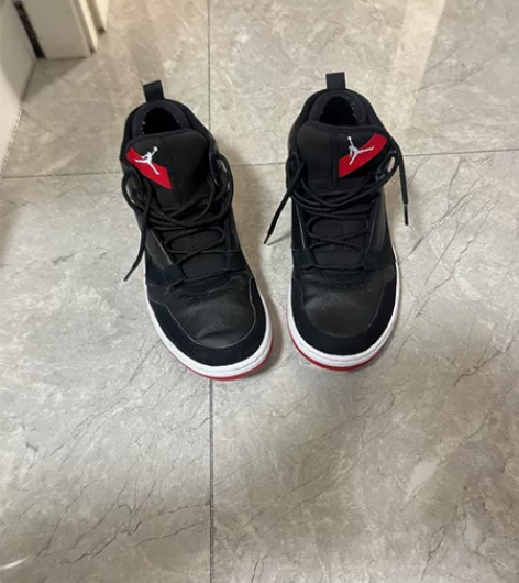 正品耐克aj乔丹高帮板鞋，保正品，当时40...