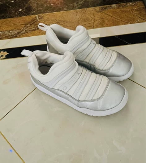 Jordan儿童乔丹白色运动鞋，AJ11，...