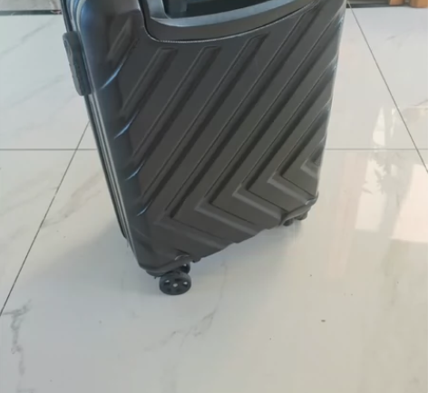 全新拉杆箱 感兴趣的话点“我想要”和我私聊...