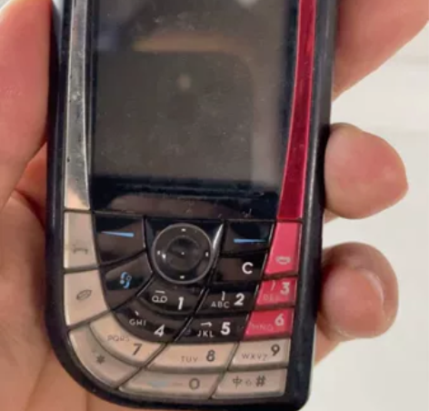 诺基亚7610旧收藏机 感兴趣的话点“我想...