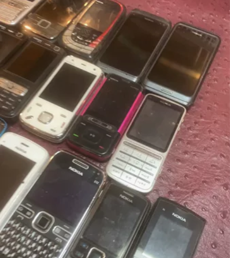 18台诺基亚手机，收回来的感觉成色还可以，...