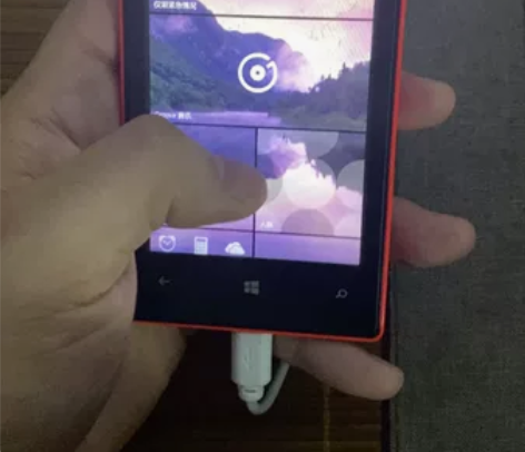 诺基亚lumia525，不支持电信，支持联...