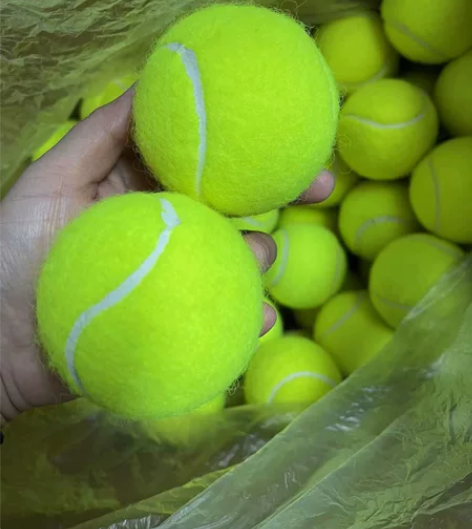 标准网球 出口的 还剩一些 特价出 2个球...
