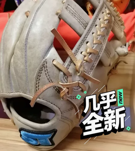 STORM硬式棒球手套 给队员买的，皮偏硬...