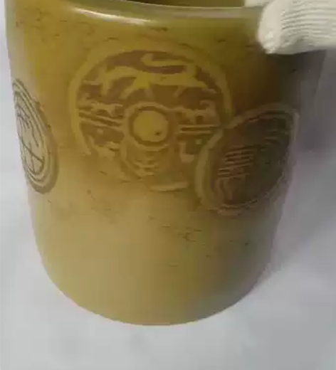 黄秞文字笔筒品相好如图所示，无线无碰瓷，高...