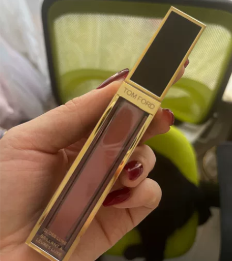 TF唇釉 套盒买的  不退不换等了挺长时间...