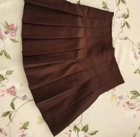 棕色百褶裙 感兴趣的话点“我想要”和我私聊...