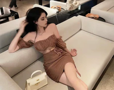 【狂欢价】2022新款港风小众性感一字肩连...