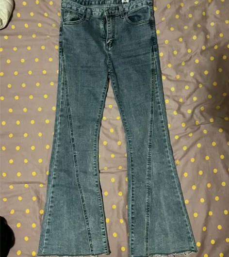 实体店购 高版本紧身喇叭牛仔裤 50秒包邮...