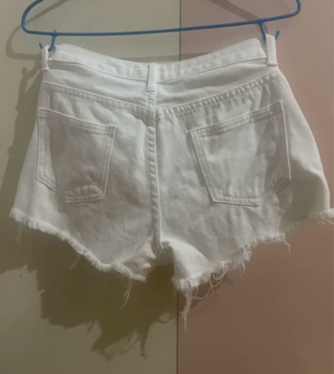 白色牛仔短裤 s码 几乎全新无瑕疵 不透 ...