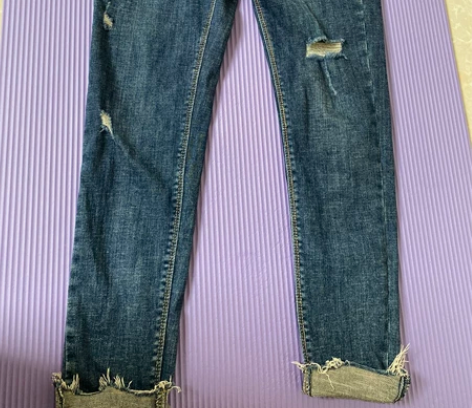 破洞牛仔裤，有弹力，能穿到117斤，非常显...