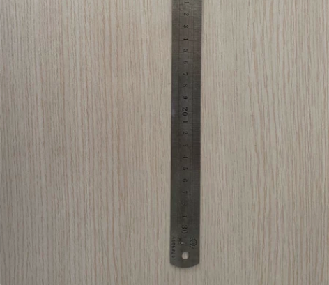 出闲置一把钢尺,一副三角板,品相如图 感兴...