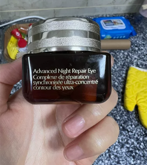 雅诗兰黛眼霜，自用正品。剩余量如图，至少够...