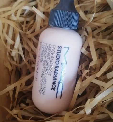 mac粉底液用过几次,基本满的,家里粉底太...