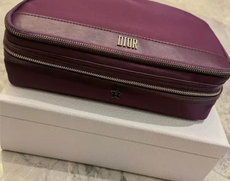 迪奥化妆刷四件套带皮包！ 内含：蜜粉刷，粉...