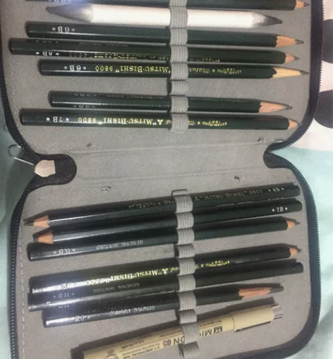 素描铅笔笔袋，三菱铅笔，炭笔， 感兴趣的话...