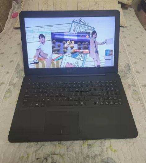 华硕笔记本电脑，15.6寸高清大屏幕右面带...