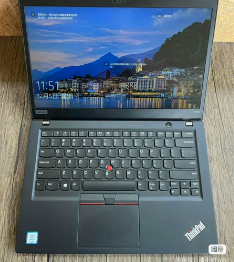 ThinkPad T490s i5-826...