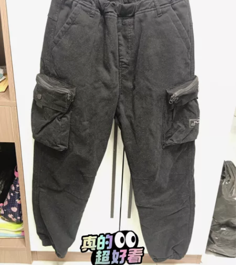 给我闺女买的裤子，加绒的工装裤，拍不出效果...