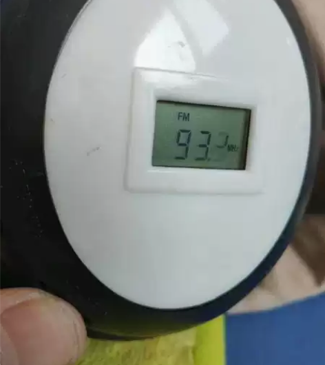 头戴式耳机数显调频收音机。品相挺好，收台挺...