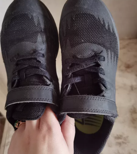 耐克13C31码内长19CM轻便跑鞋，当时...