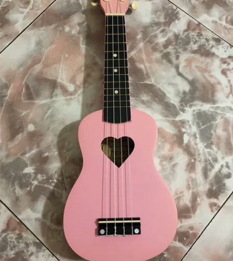 尤克里里 21寸 颜色粉嫩,也可作摆件,满...