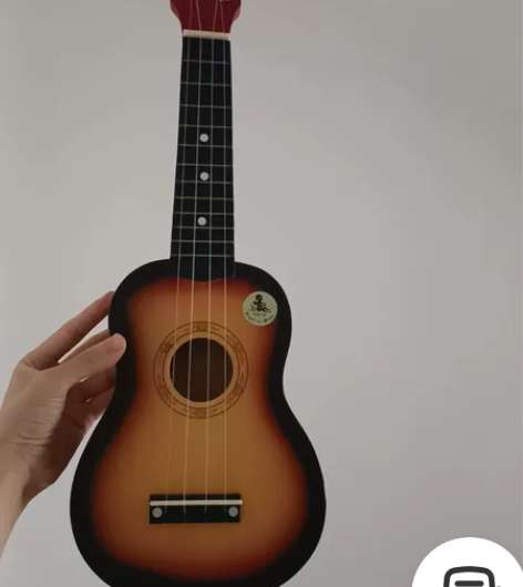 尤克里里，随便买的，只玩了两次闲置了，长大...