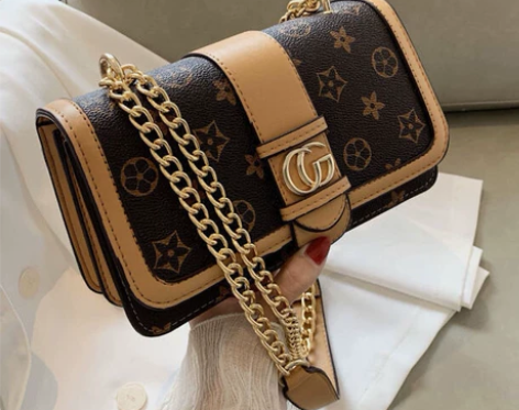 朋友送的 没背过几次就闲置了，出给喜欢的朋...