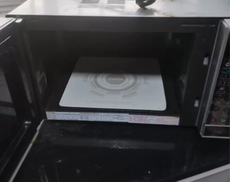 格兰仕微波炉，买了四五年了。一直不在家，基...