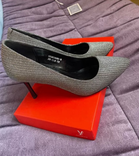 意尔康女鞋高跟鞋单鞋,36码,无瑕疵无污渍...