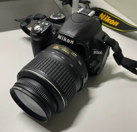 尼康D3100单反 18-55镜头 家里前...