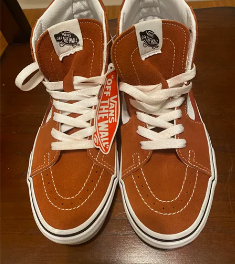 VANS脏橘色中高帮，全新未穿，吊牌都没剪...