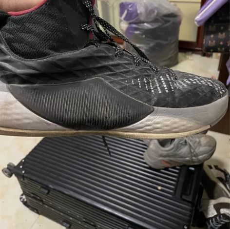 李宁实战篮球鞋整理起来看到的43码赚个盒饭...