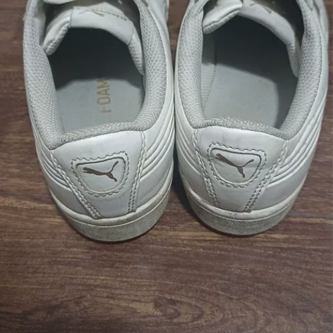 puma女鞋  有明显的穿着痕迹不介意的拍...