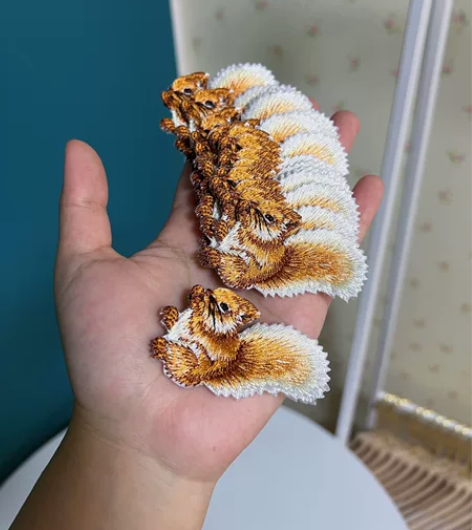 1片价。高品质出口精致卡通动物小号松鼠刺绣...