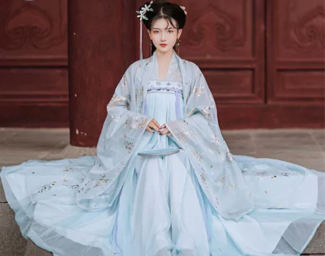 五五年原创汉服 仅穿过一两车