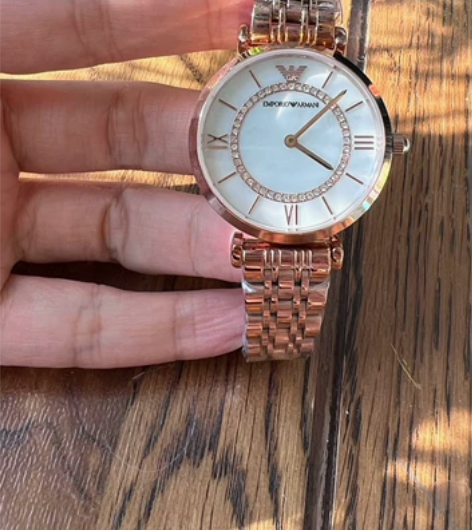 阿玛尼满天星手表 玫瑰金色 全新 感兴趣的...